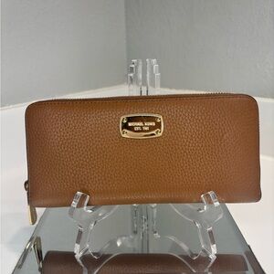 Michael Kors Jet Set Large Continental Wallet